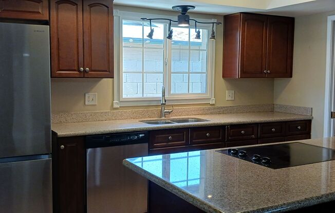 Beautifully Crafted 3 Bed 2 Bath Home in Tempe *NO Carpet**