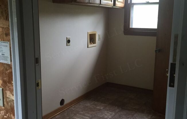 3 beds, 2 baths, $1,395