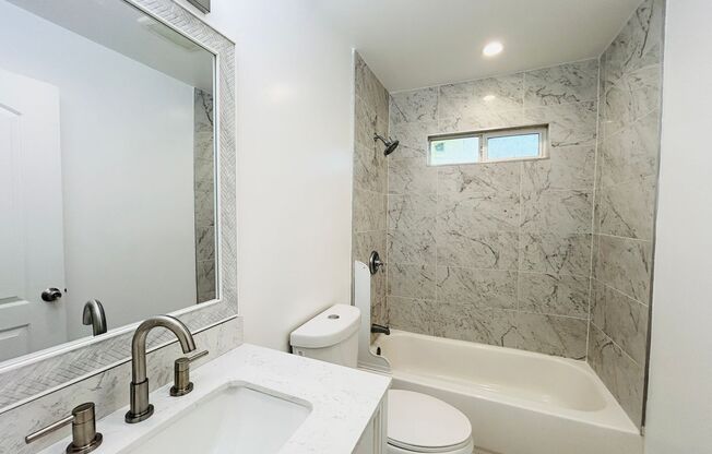 Spacious 6-Bedroom with Private Yard & Parking in Sylmar!