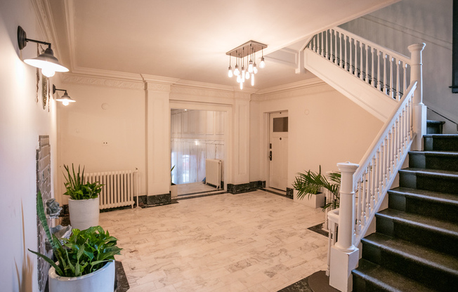 129 Seward St - 210