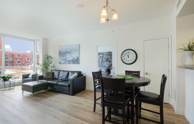 Modern 2 Bed/ 2 Bath Condo in the Heart of the Gaslamp! Furnished or Unfurnished