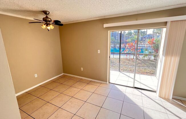 AVAILABLE NOW! Gorgeous 2/1 Condo located in front of UCF!