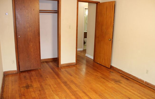 2 beds, 1 bath, $740, Unit 1918 Hunting A