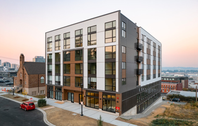 PM - Ellis Apartments