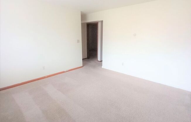 2 beds, 1 bath, 903 sqft, $1,150, Unit B-12