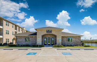 The Flats at Van Alstyne - New Luxury Apartment Home
