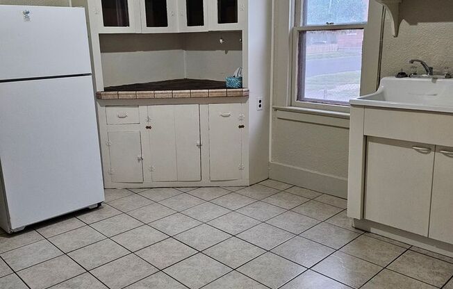 1 bed, 1 bath, $850