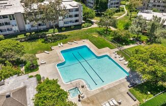 2BR/2BA with Pool & Parking