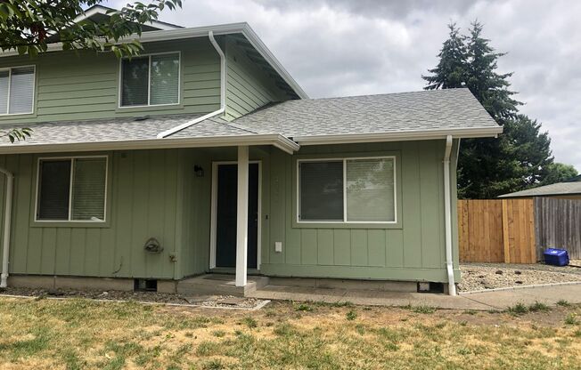 Updated 3 bedroom 1 bath duplex!