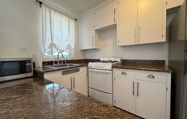 Perfect blend of comfort and accessibility - 1 Bed 1 Bath 1 Parking