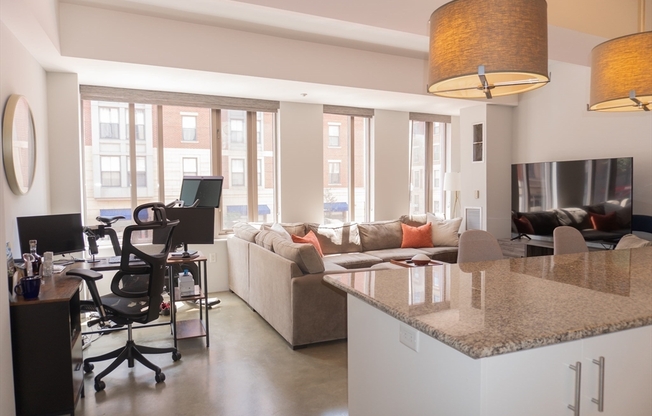 1 bed, 1 bath, 829 sqft, $4,300, Unit 210