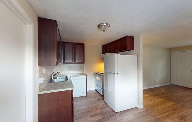 3 beds, 1 bath, $1,060