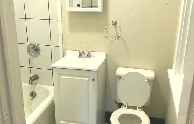 1 bed, 1 bath, $995, Unit 38
