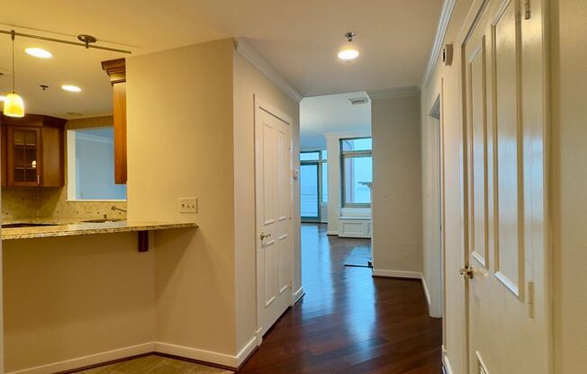 Elegant 2 Bedroom/2.5 Bathroom Apartment with Den, 2 Parking Spaces, and Storage Unit in Canton, Baltimore, MD!