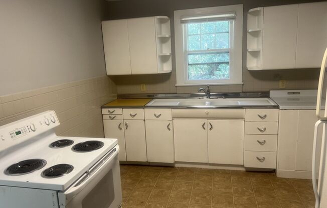 2 beds, 1 bath, $995