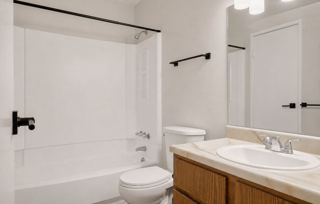 2 beds, 1 bath, 819 sqft, $1,200