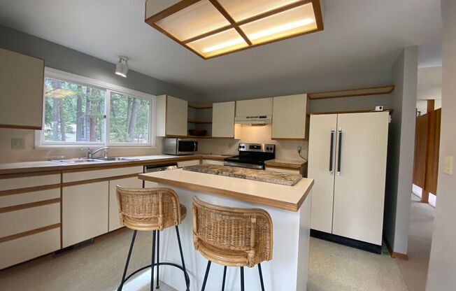 Unique View Property 3 bed, 3 bath located near the Kalispel Golf & Country Club & Whitworth. You must see this one!