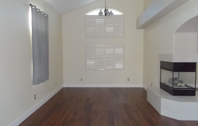 Spacious 4-Bedroom Home with Pool & 3-Car Garage – Pool Service Included!