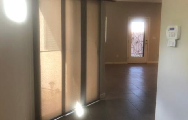 4 Bed house off Stephanie and Warm Springs