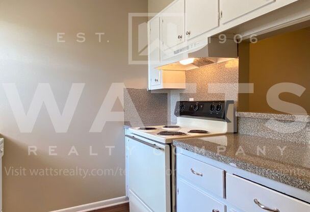 2 beds, 1.5 baths, 705 sqft, $810, Unit 34