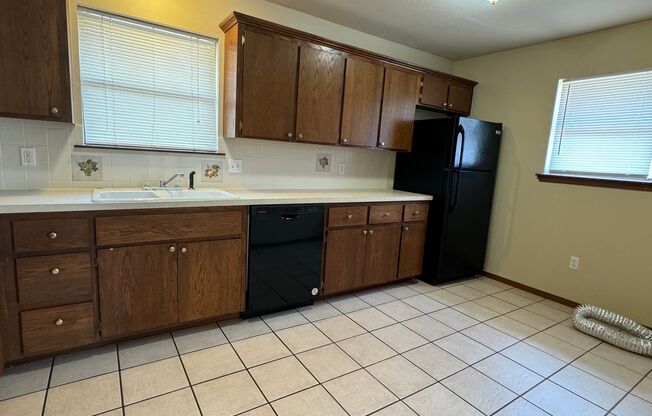 2 beds, 1 bath, $800, Unit 212 NW 14th B