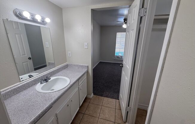 1 bed, 1 bath, $799, Unit 10