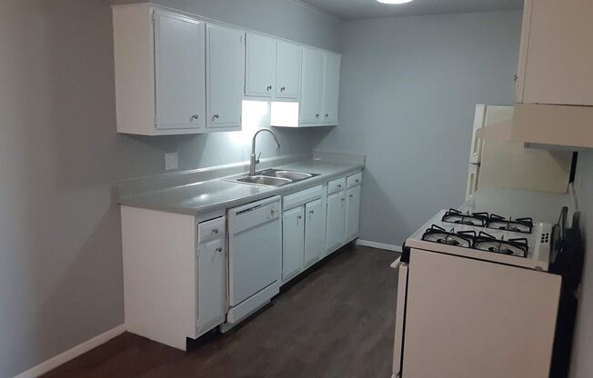 ALL BILLS PAID- 2 BEDROOM 1 BATH WOODHAVEN APARTMENTS!!