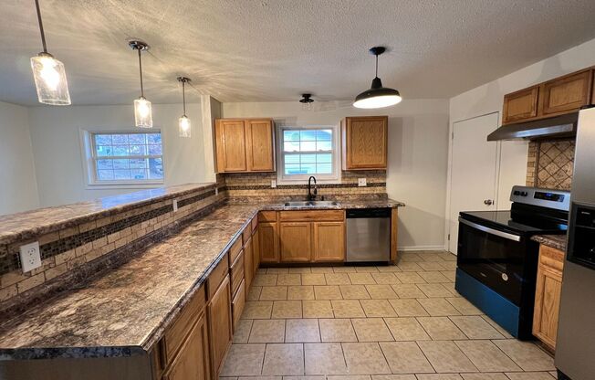 COMING SOON- 4bed/1.5bath for rent!