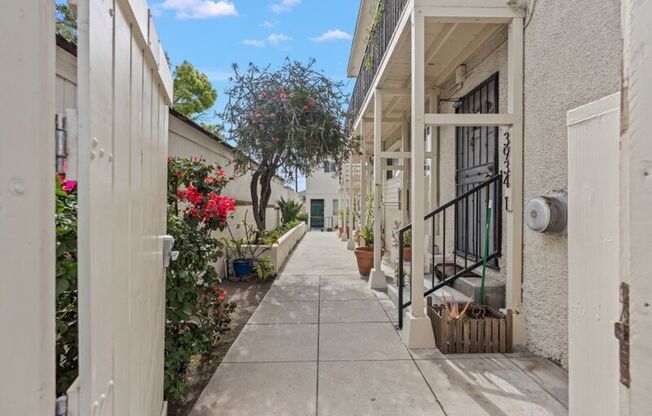 3934 3 AVE