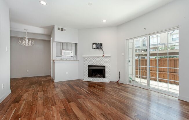1 Bed, 1 Bath condo near Lower Greenville!