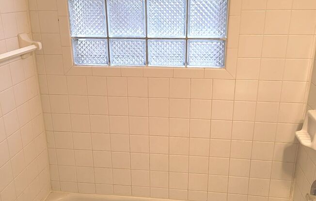 Studio, 1 bath, $845, Unit 5