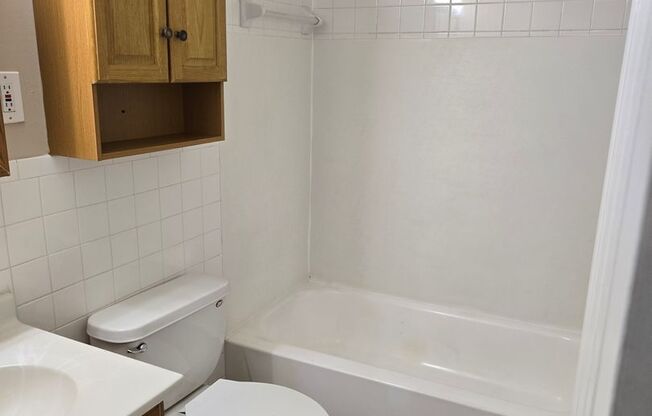 2 beds, 1 bath, 900 sqft, $940, Unit 92