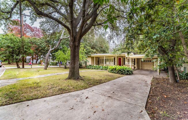 3-BEDROOM MID-CENTURY IN ALAMO HEIGHTS