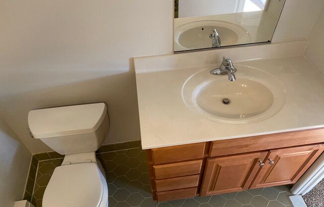 2 beds, 1 bath, $1,625, Unit F06