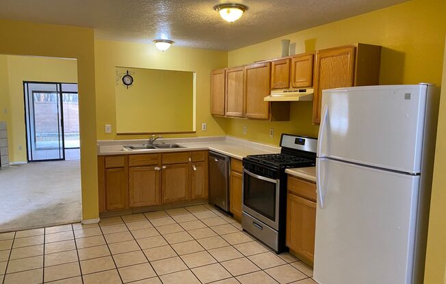 7/Bar COORS 3 Bedroom  2 Bath  with garage