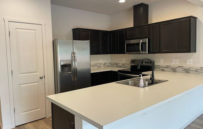 3 Bedroom Townhome w/FULLY FENCED YARD & GARAGE!!