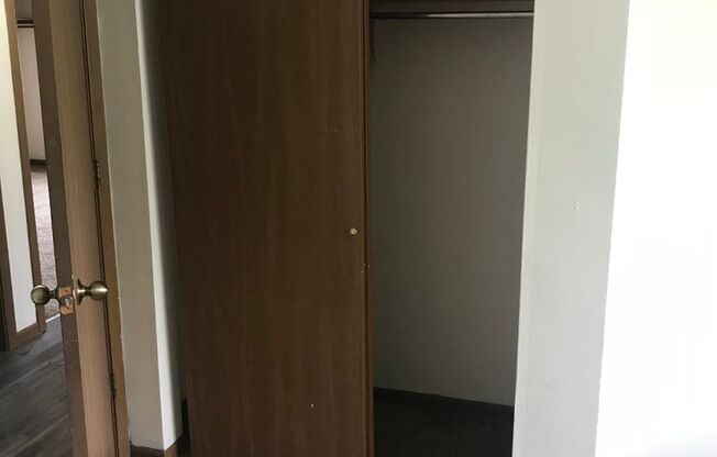 3 beds, 1 bath, 1,040 sqft, $1,695, Unit 3164-207