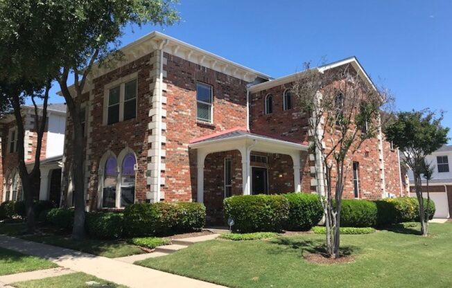 Large 3 bedrooms 2.5 Townhome for Lease