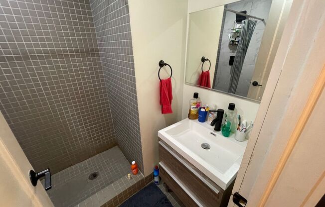 3 beds, 2 baths, 736 sqft, $2,995, Unit 51
