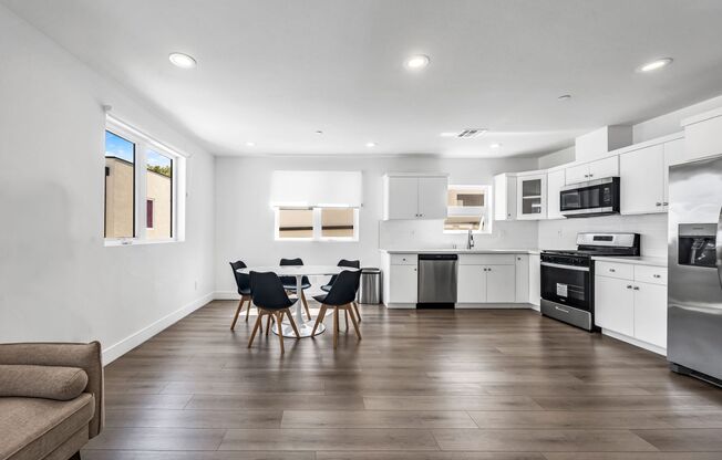 1156 W 38 ST