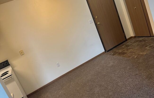 2 beds, 1 bath, 900 sqft, $795, Unit 305