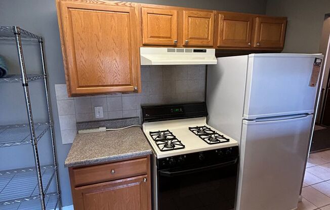 1 bed, 1 bath, $1,400, Unit 6