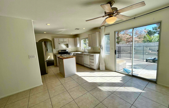250 CAMELBACK RDG AVE