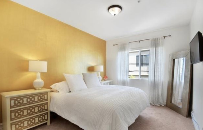 850 N Hudson Ave Apt 205