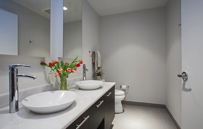 1 bed, 1.5 baths, 1,035 sqft, $5,500, Unit 22H