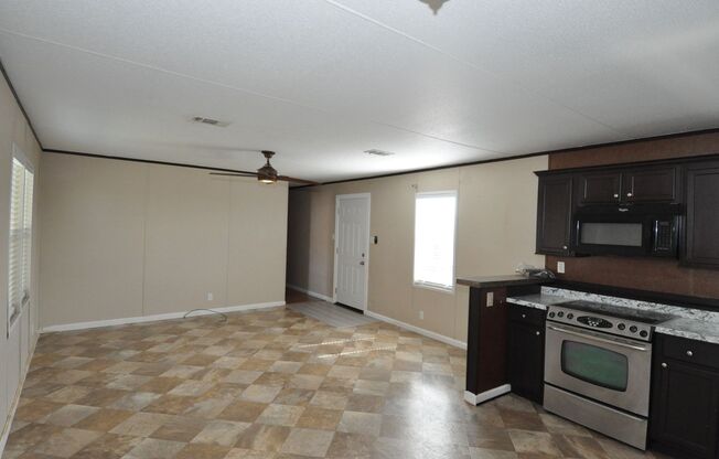 Nice clean New kitchen counter top no carpet 3-2 and 3 outside parking spots ready!!!!!
