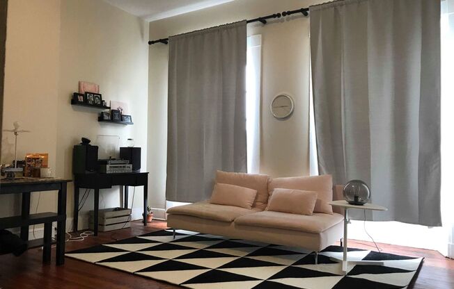 1 bed, 1 bath, 750 sqft, $1,400, Unit G