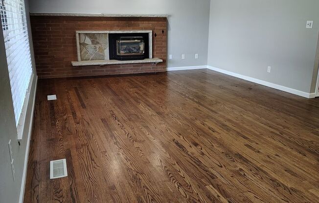 ***Mid-Century Auburn Home on a Quiet Deadend Street!***