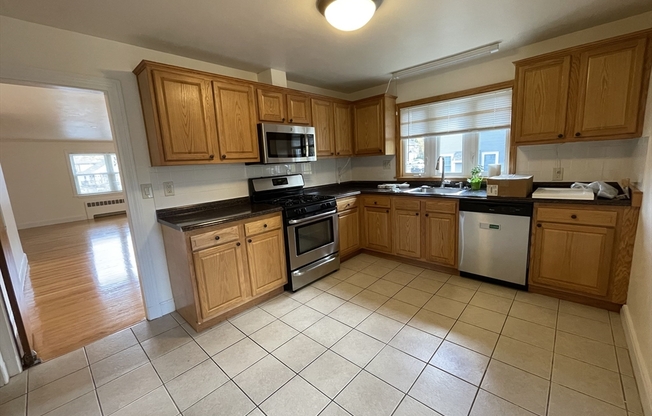 3 beds, 1.5 baths, 1,530 sqft, $4,200, Unit 2