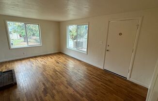 3 beds, 1.5 baths, $1,895, Unit 1610 Riverview St